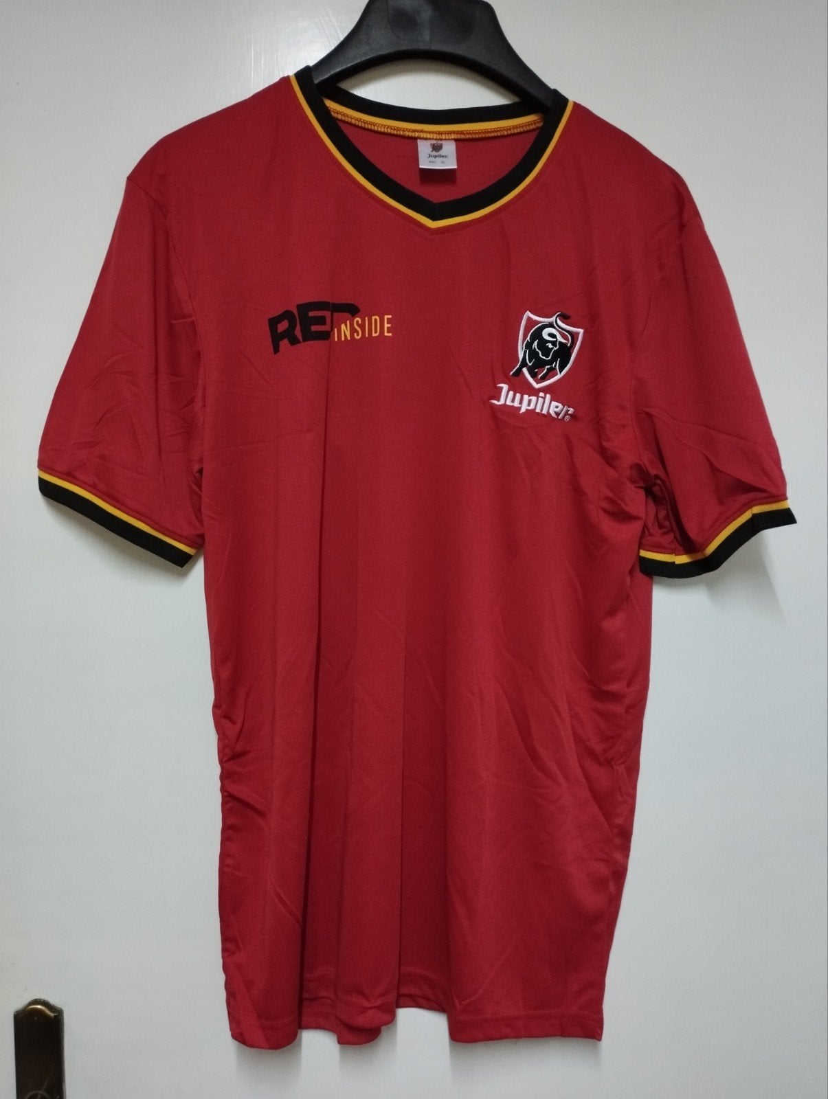 Een voetbal trui van de rode duivels kleur rood maat xl, Enlèvement