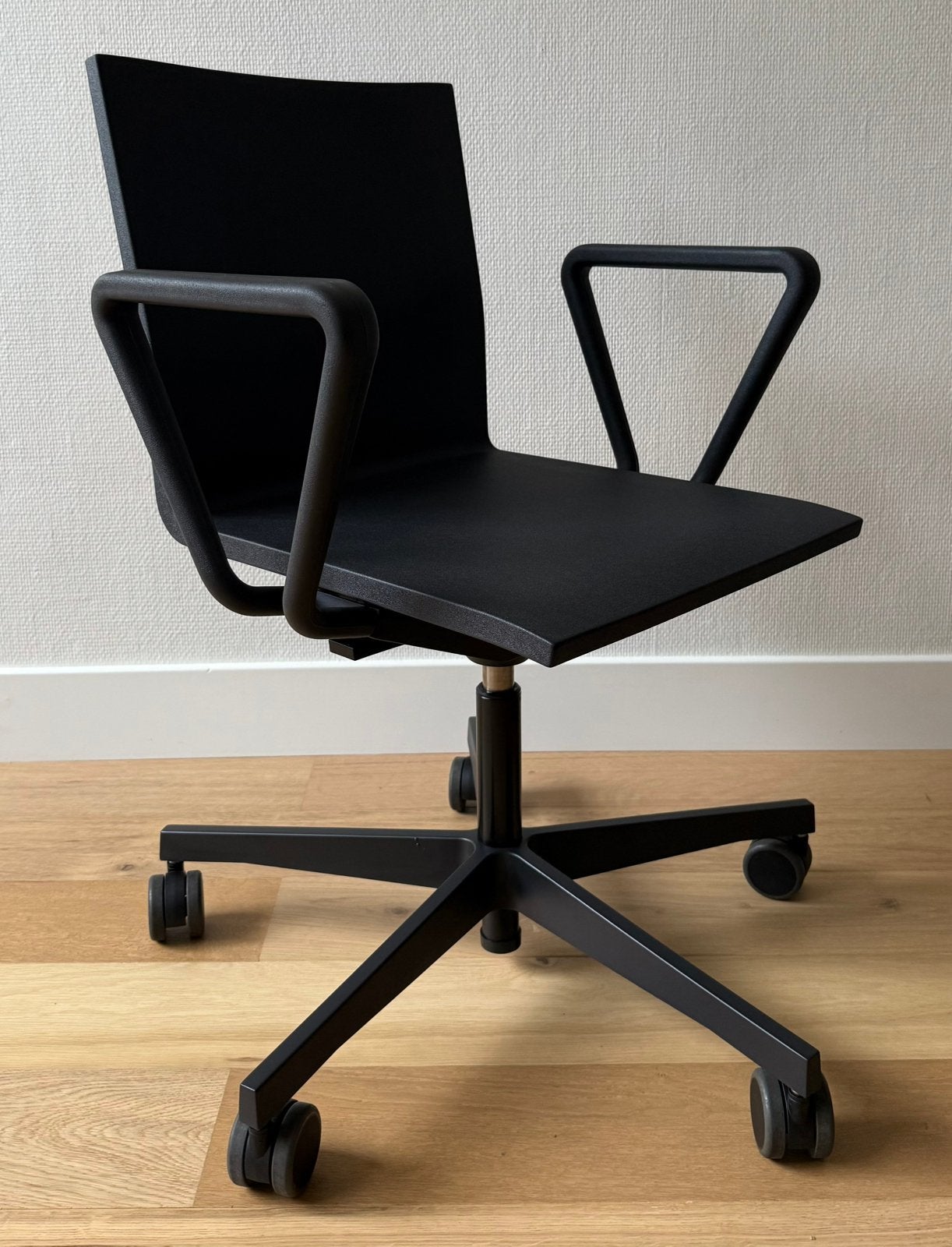 2 Maarten van Severen .04 Vitra bureaustoelen productie 2020, Enlèvement ou Envoi, Comme neuf, Chaise de bureau