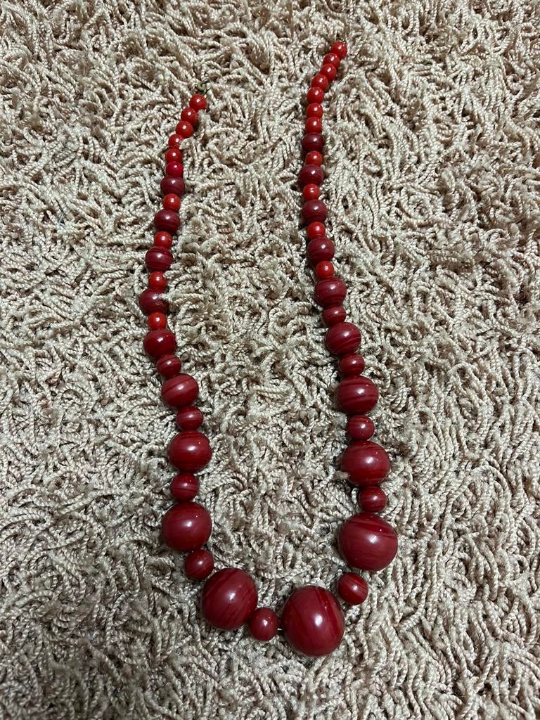 Collier de couleur bordeaux, Enlèvement ou Envoi, Utilisé, Rouge