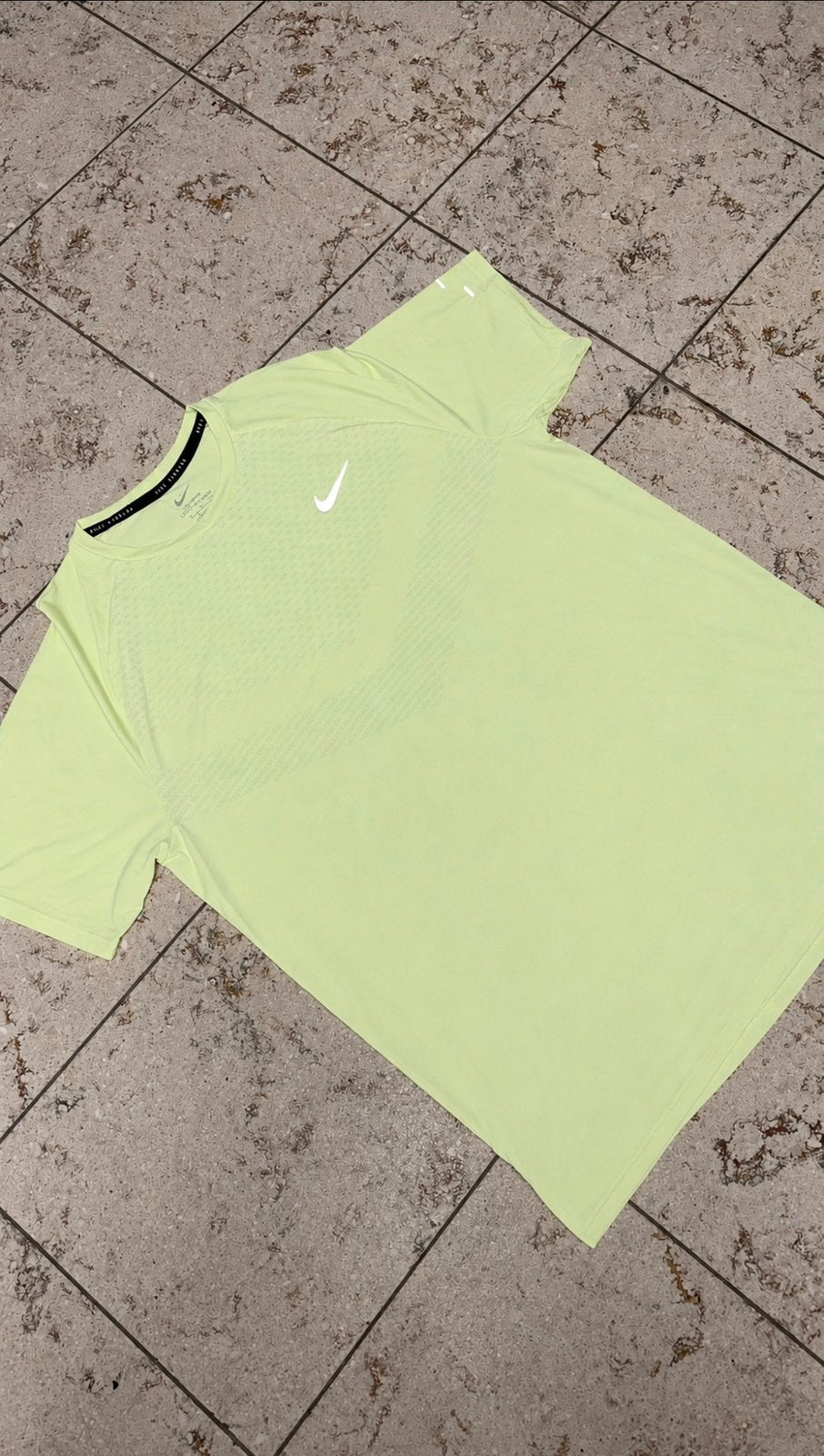 T-shirt nike sans bavure vrai, Enlèvement, Comme neuf, Jaune