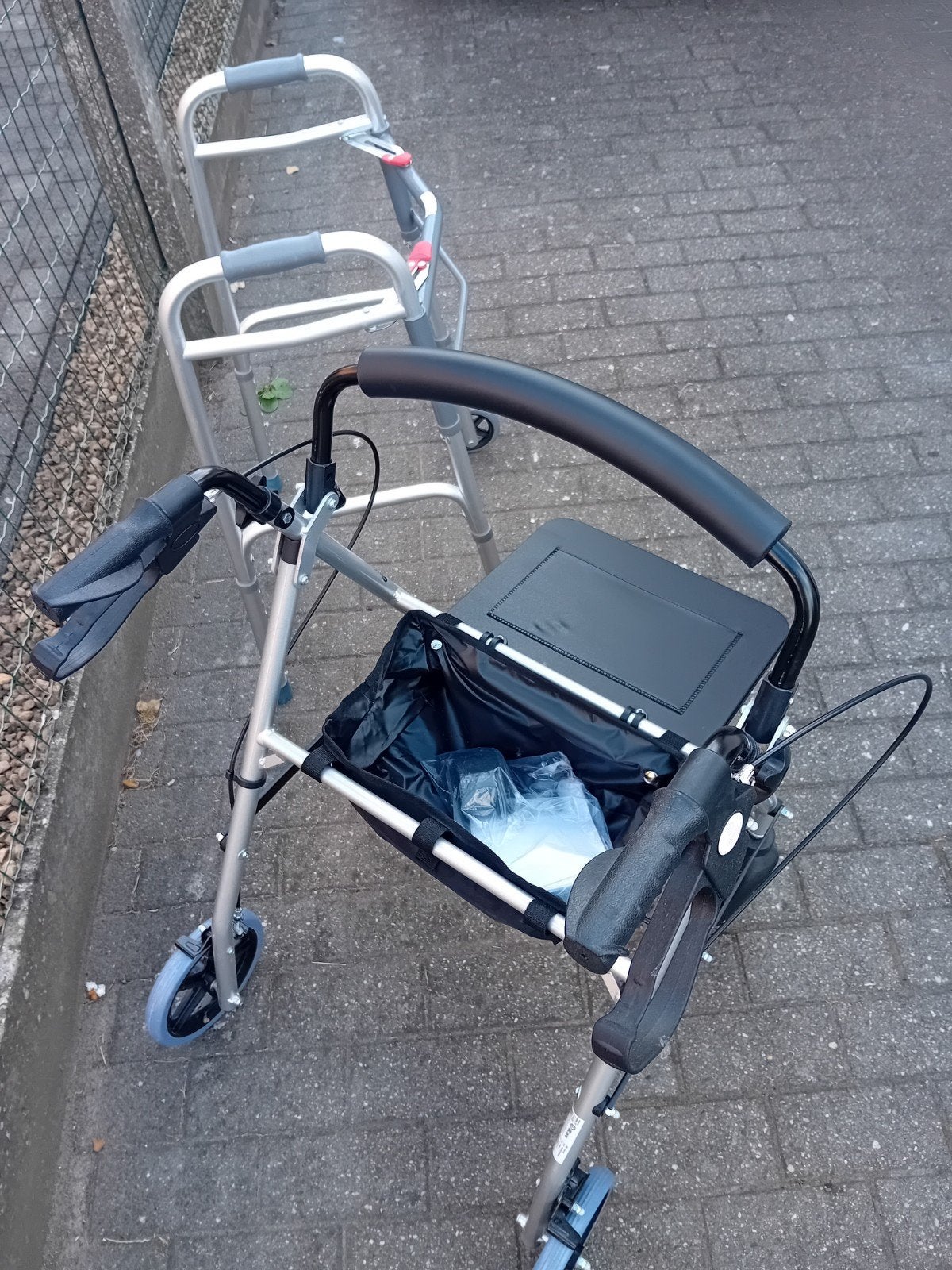 Rollator met 4 wielen en aluminium opstapframe, Diversen, Rollators, Ophalen