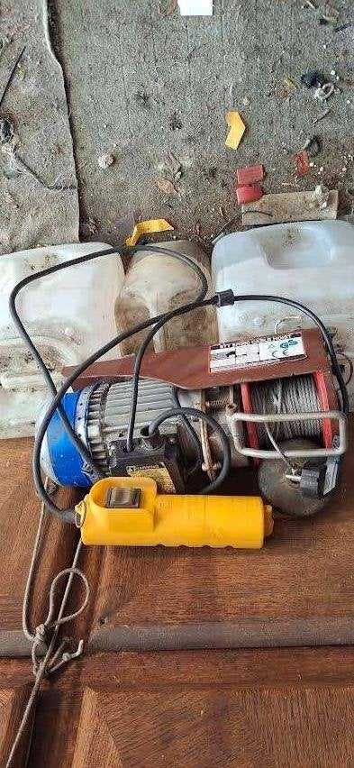Elektrische lier 220 v, Ophalen of Verzenden, Gebruikt, Elektrisch