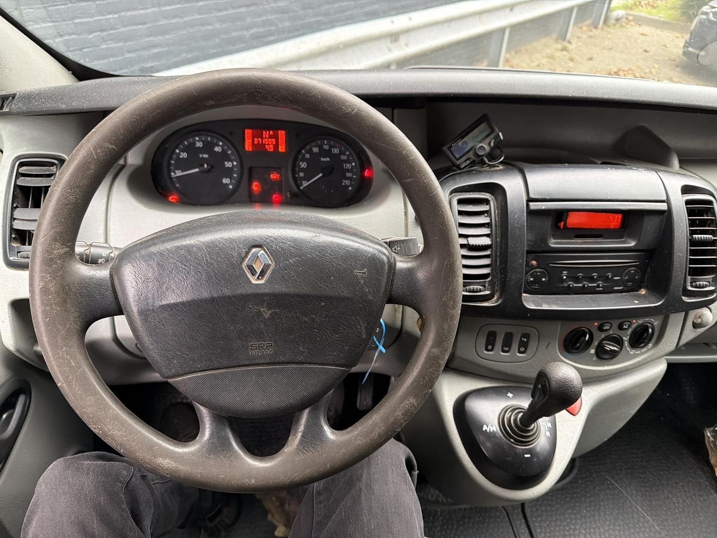 Renault Trafic 2.5 dCi T29 L2H1 Dubbel Cabine | € 3.450,- NE, Renault, Bedrijf, Diesel, Zilver of Grijs