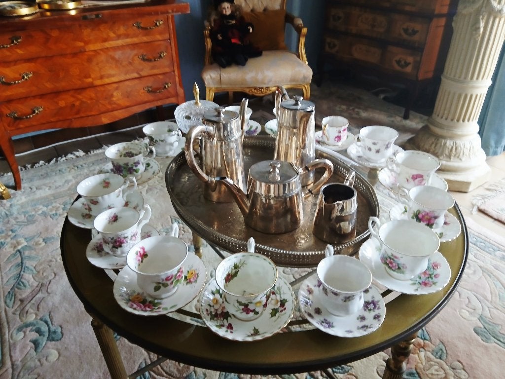 13 Royal Albert koffietassen, Antiek en Kunst, Ophalen