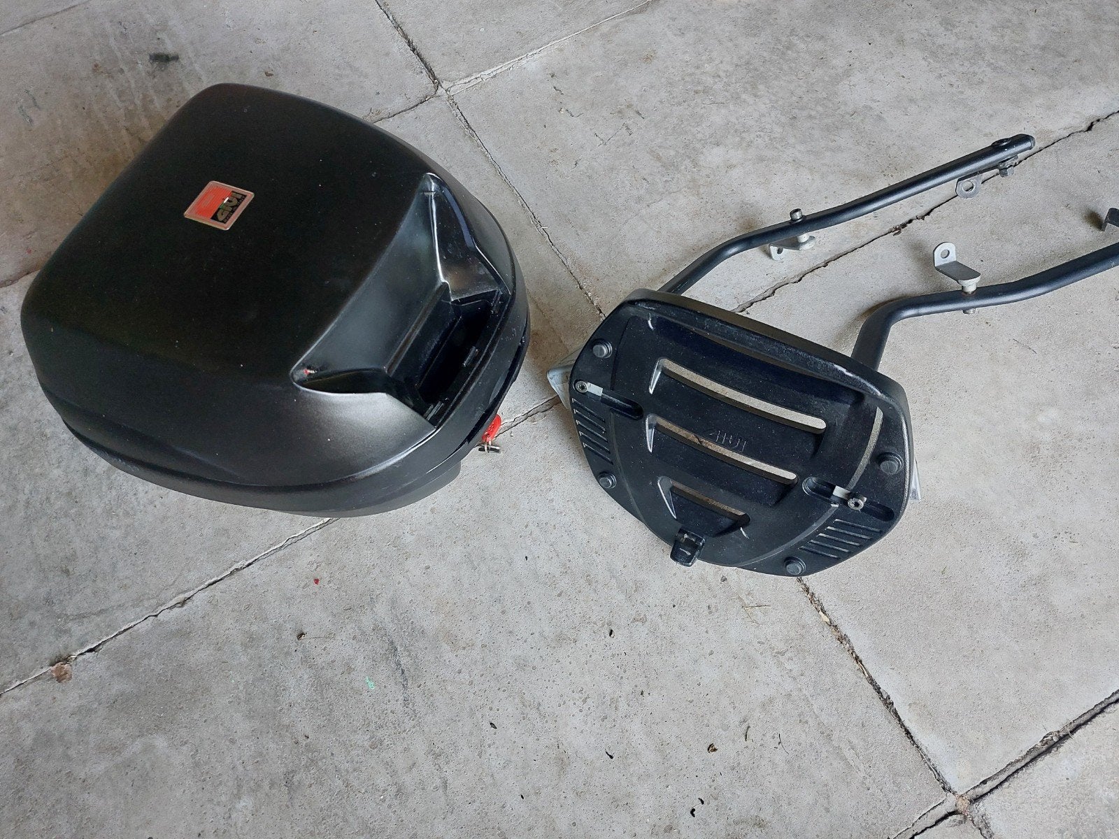 GIVI monokey klein model 1helm met plaatsingsplaat., Ophalen