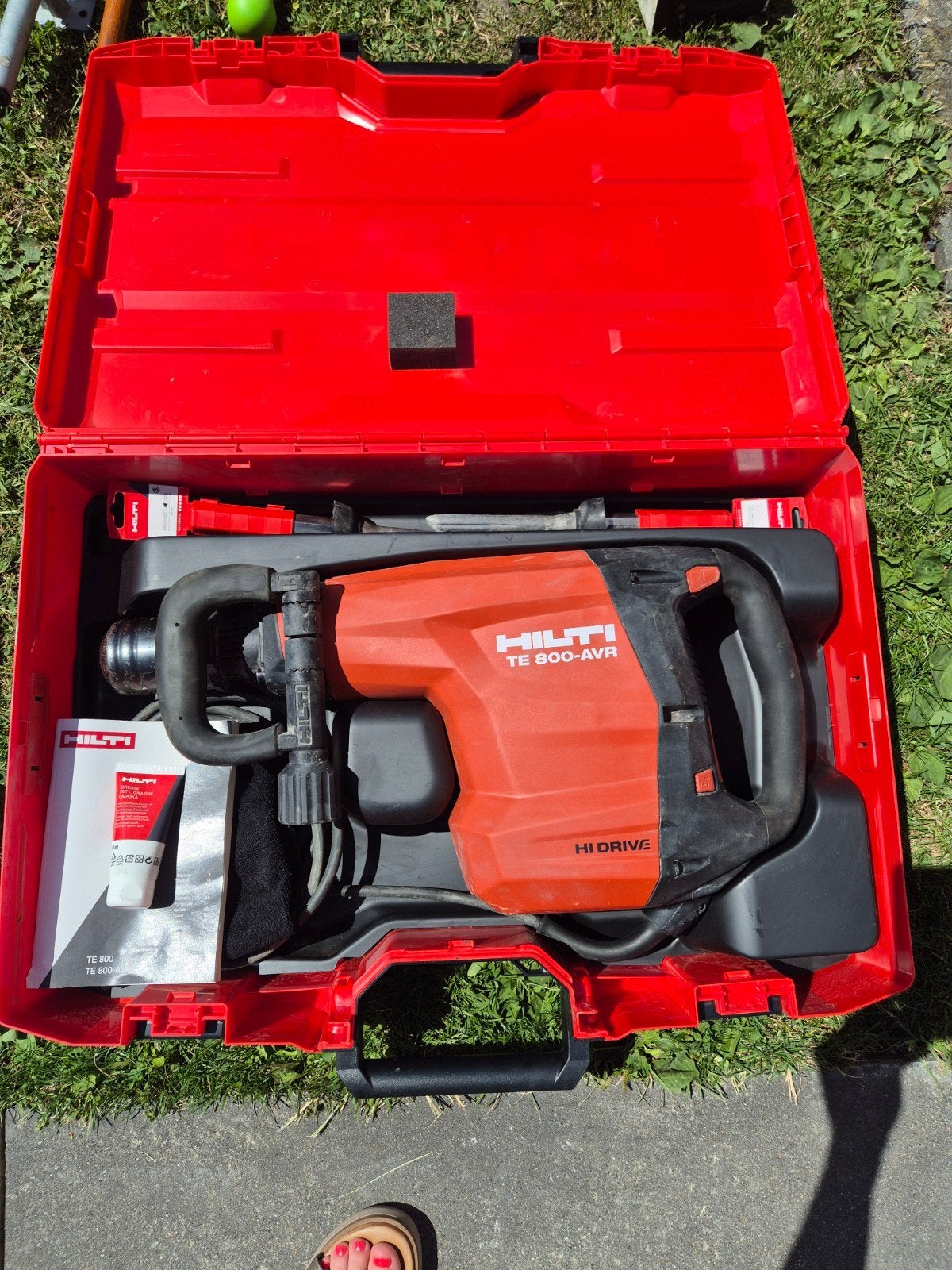 HILTI TE 800-AVR met zijhandgreep, punt- en vlakke beitel, Ophalen, Gebruikt
