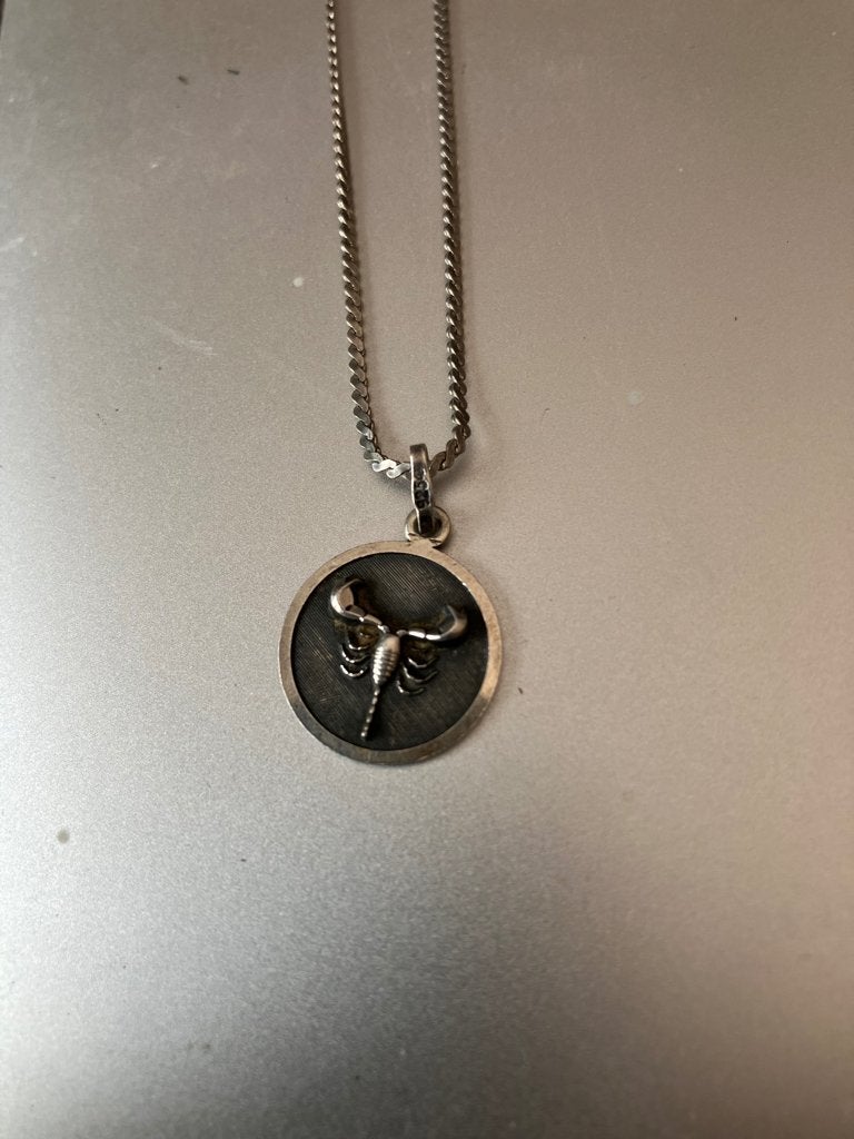 hangertje horoscoop met ketting, Ophalen, Zo goed als nieuw