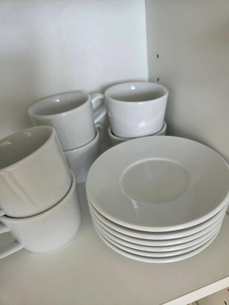 Ensemble de tasses à café avec soucoupes, Uni, Enlèvement ou Envoi, Comme neuf, Porcelaine