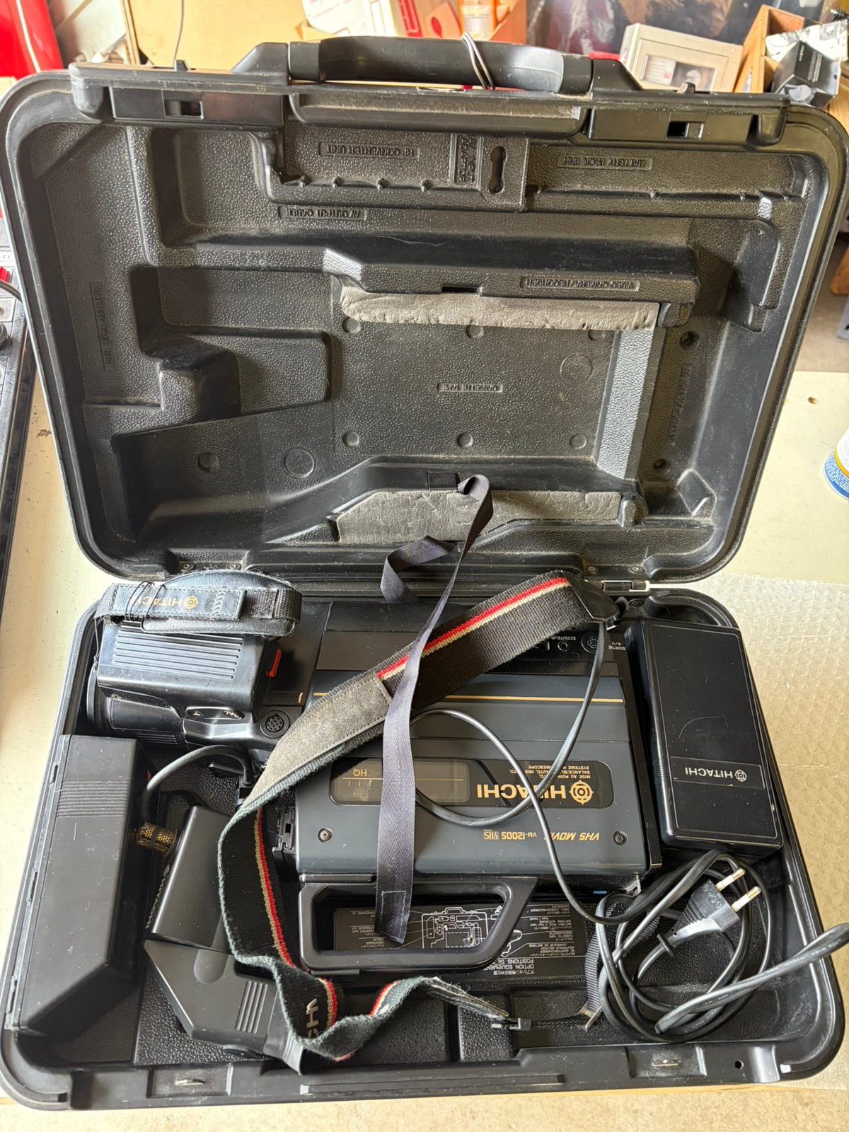 Caméscope Hitachi VHS Movie VM-1200S – Pour pièces /révision, Enlèvement ou Envoi