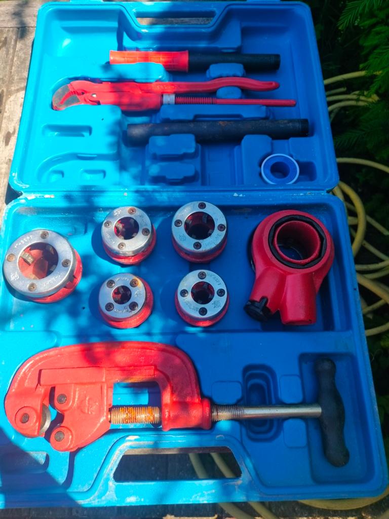 Set voor het bewerken van buizen in de loodgieterij., Doe-het-zelf en Bouw, Sanitair, Ophalen