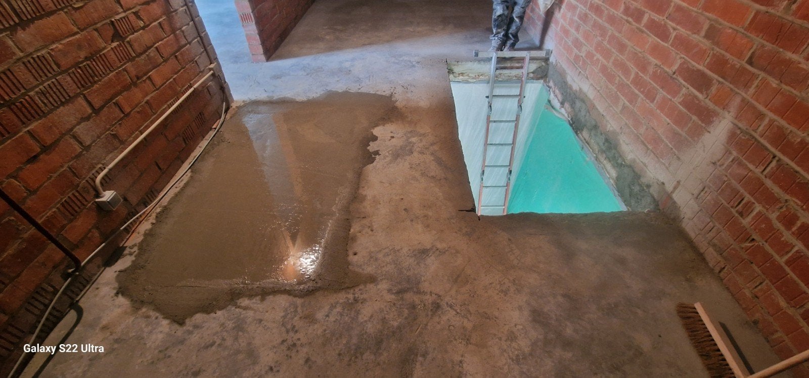 Trapgat maken in het beton-Poutrel plaatsen werken.