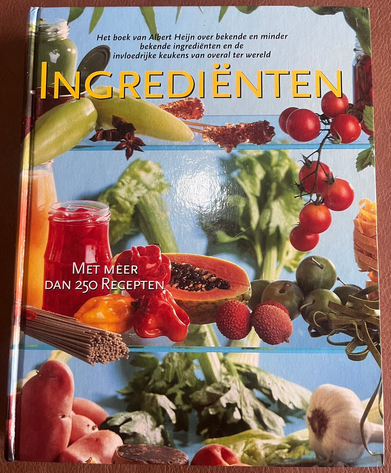 Kookboek - Ingrediënten - Met meer dan 250 recepten, Boeken, Ophalen of Verzenden, Gelezen