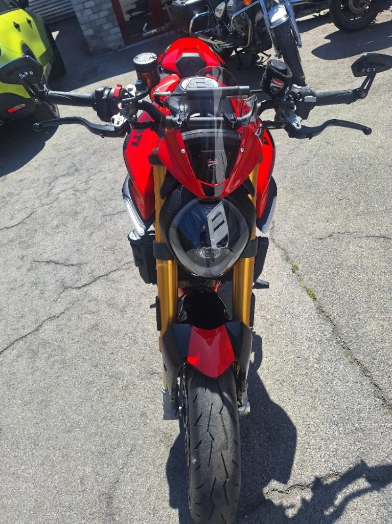 Ducati Monster Plus 937 SP en parfait état avec garantie, Motos, Échappement sport, Permis Moto A, Entreprise, Occasion
