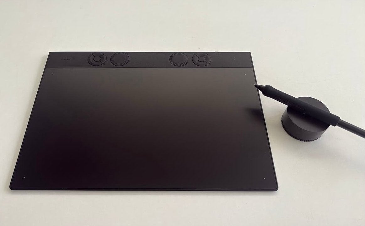 Wacom intuos medium PRO tekentablet NIEUW, Ophalen of Verzenden, Zo goed als nieuw, Draadloos