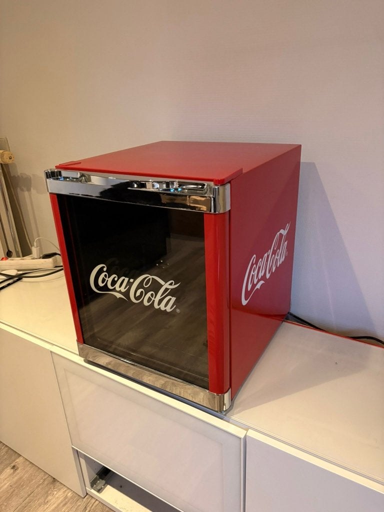 Coca Cola CoolCube Koelkast, Elektronische apparatuur, Ophalen, Minder dan 75 liter, Energieklasse A of zuiniger, Zonder vriesvak
