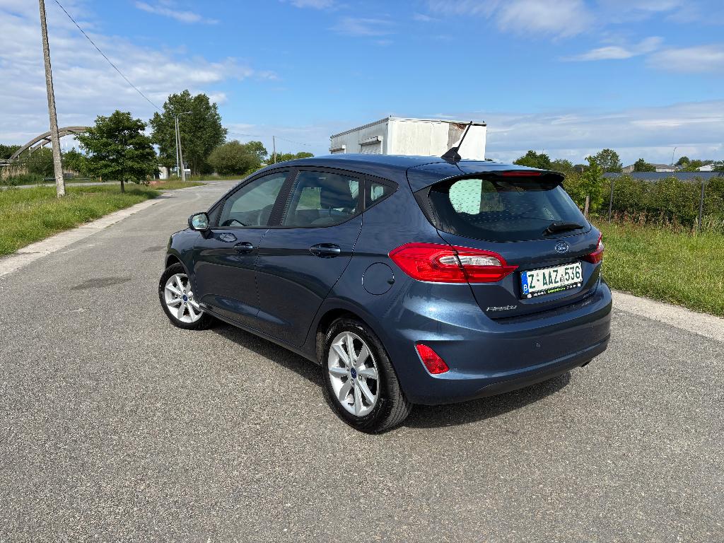 FORD FIESTA BENZINE 14000 KM  GPS   ALU VELGEN, Auto's, Stof, 4 cilinders, Blauw, Bedrijf