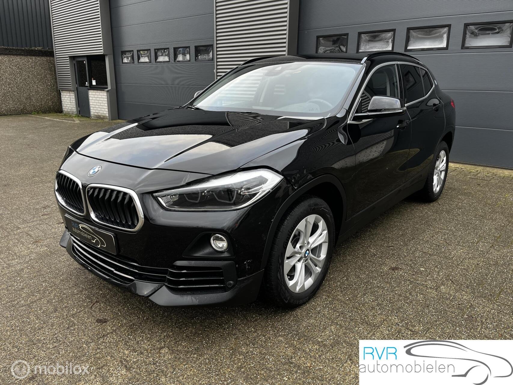BMW X2 sDrive18i Executive, Auto's, Gebruikt, Zwart, 5 zetels, 3 cilinders