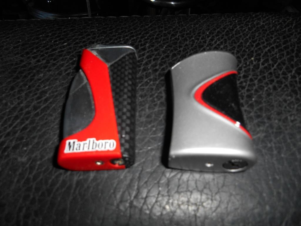 Lot de 2 briquet Marlboro, Collections, Enlèvement ou Envoi, Briquet
