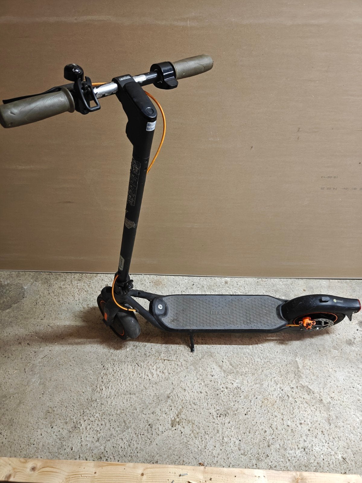 Trottinette électrique Ninebot F40e, Vélos & Vélomoteurs, Enlèvement
