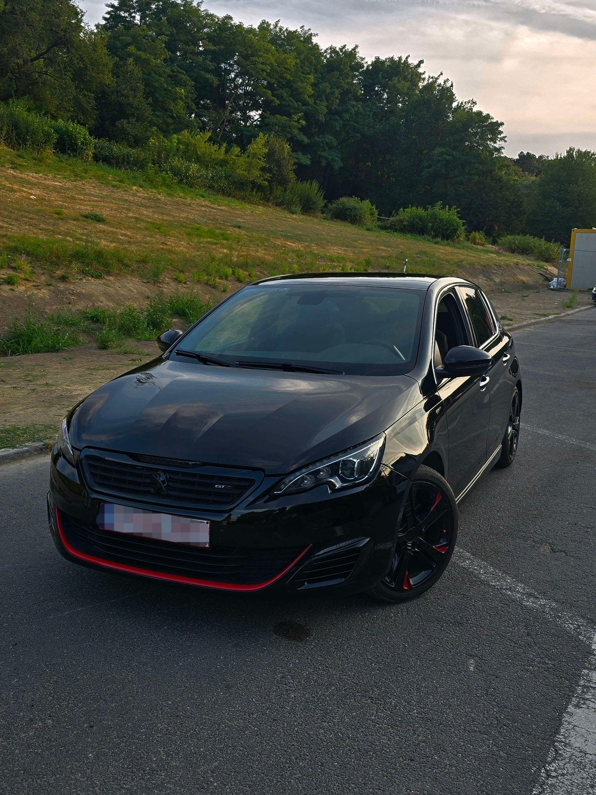 Peugeot 308 GT 1.6 THP 205 pk (Full GTI Look), Euro 5, 4 cilinders, Alcantara, Zwart