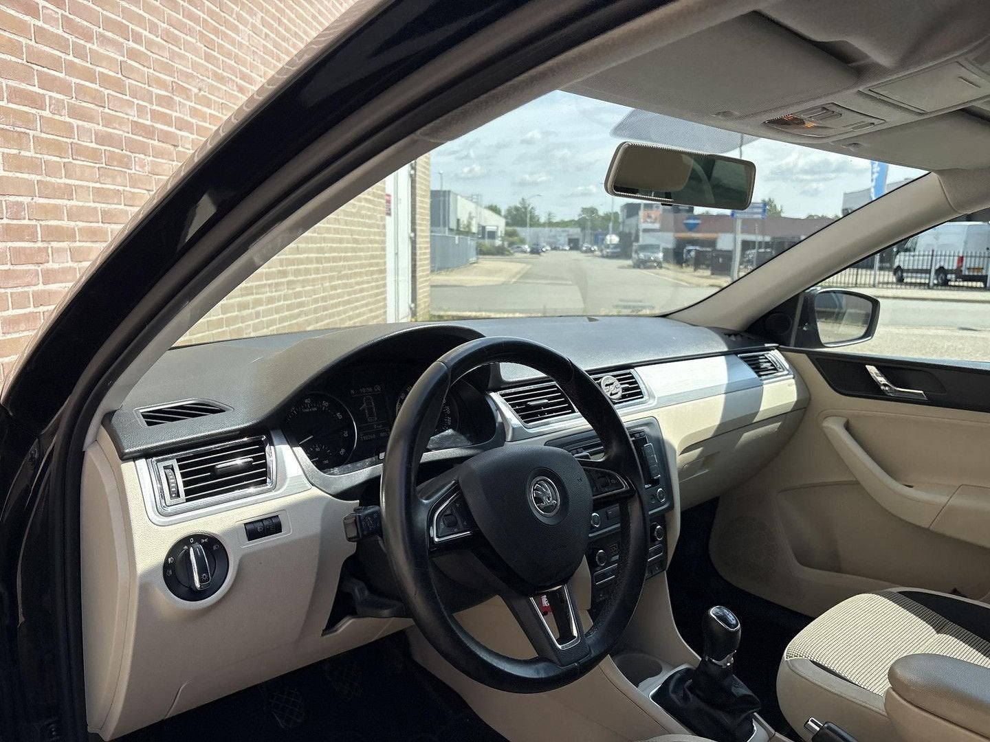 Skoda Rapid Spaceback 1.2 TSI Greentech Elegance Businesslin, Beige, Navigatiesysteem, Zwart, Bedrijf