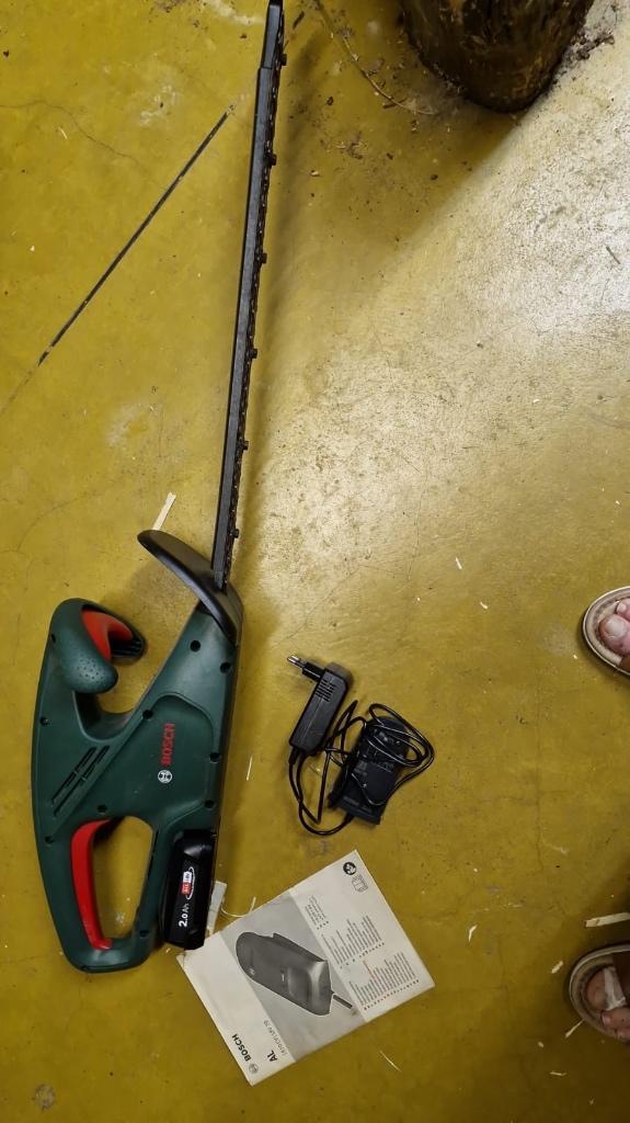Bosch heggenschaar, Ophalen, Zo goed als nieuw, Accu, Bosch