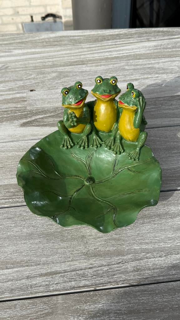 Vogelbad met 3 kikkers, Tuin en Terras, Tuinbeelden, Ophalen of Verzenden, Zo goed als nieuw, Kunststof