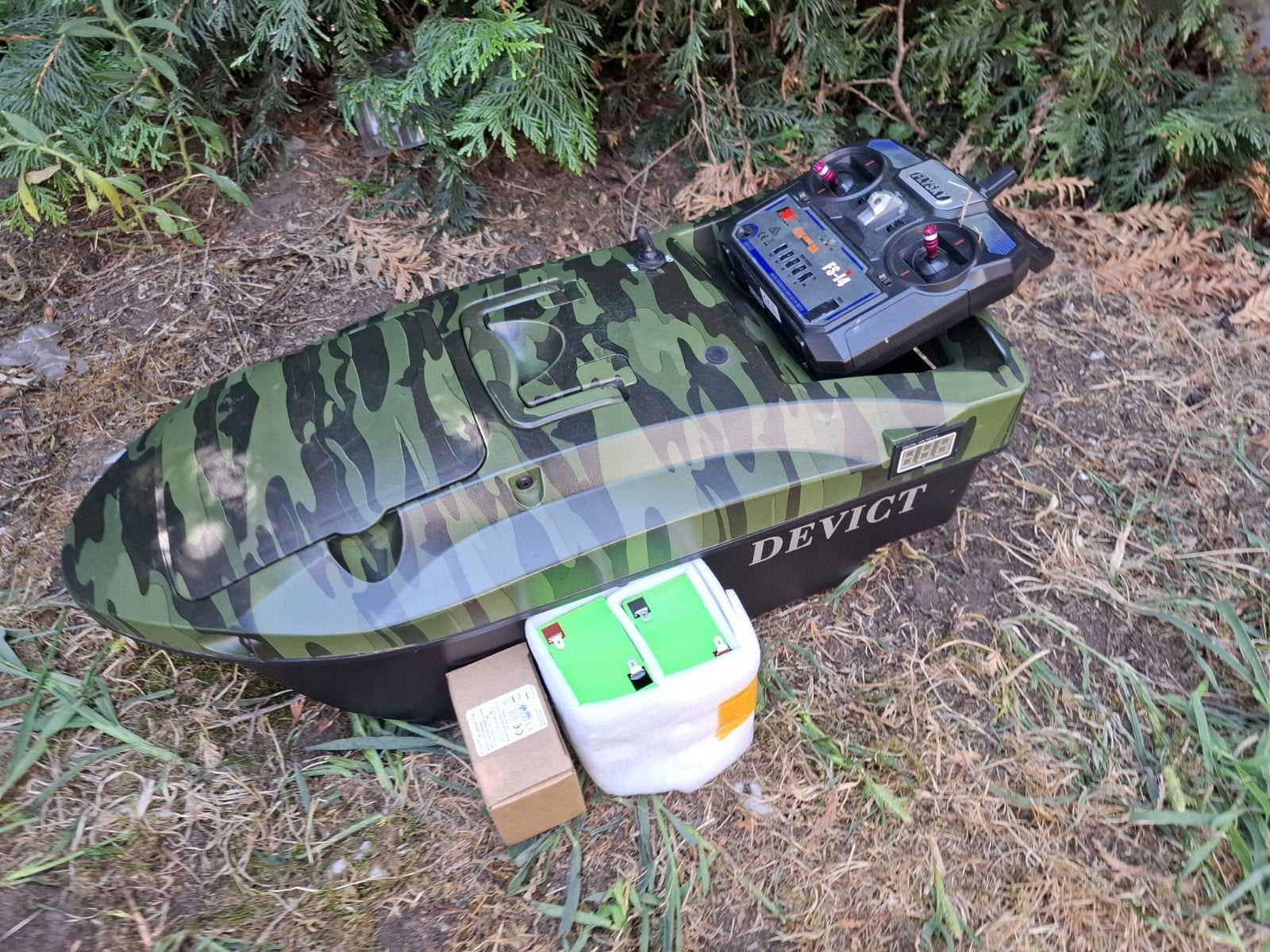 voerboot camoflauge met nieuwe li ion met garantie, Sports nautiques & Bateaux, Pêche à la ligne | Carpes, Enlèvement ou Envoi