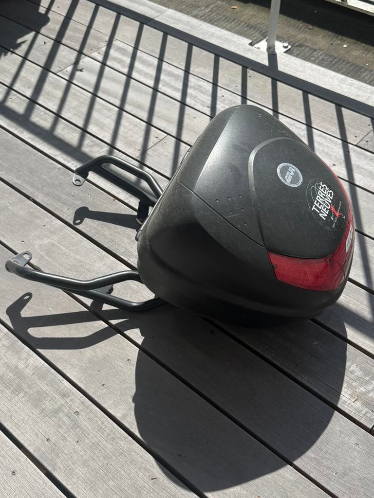 Barres Niu scooter avec top cas givi, Motos, Accessoires | Valises & Sacs, Enlèvement, Utilisé