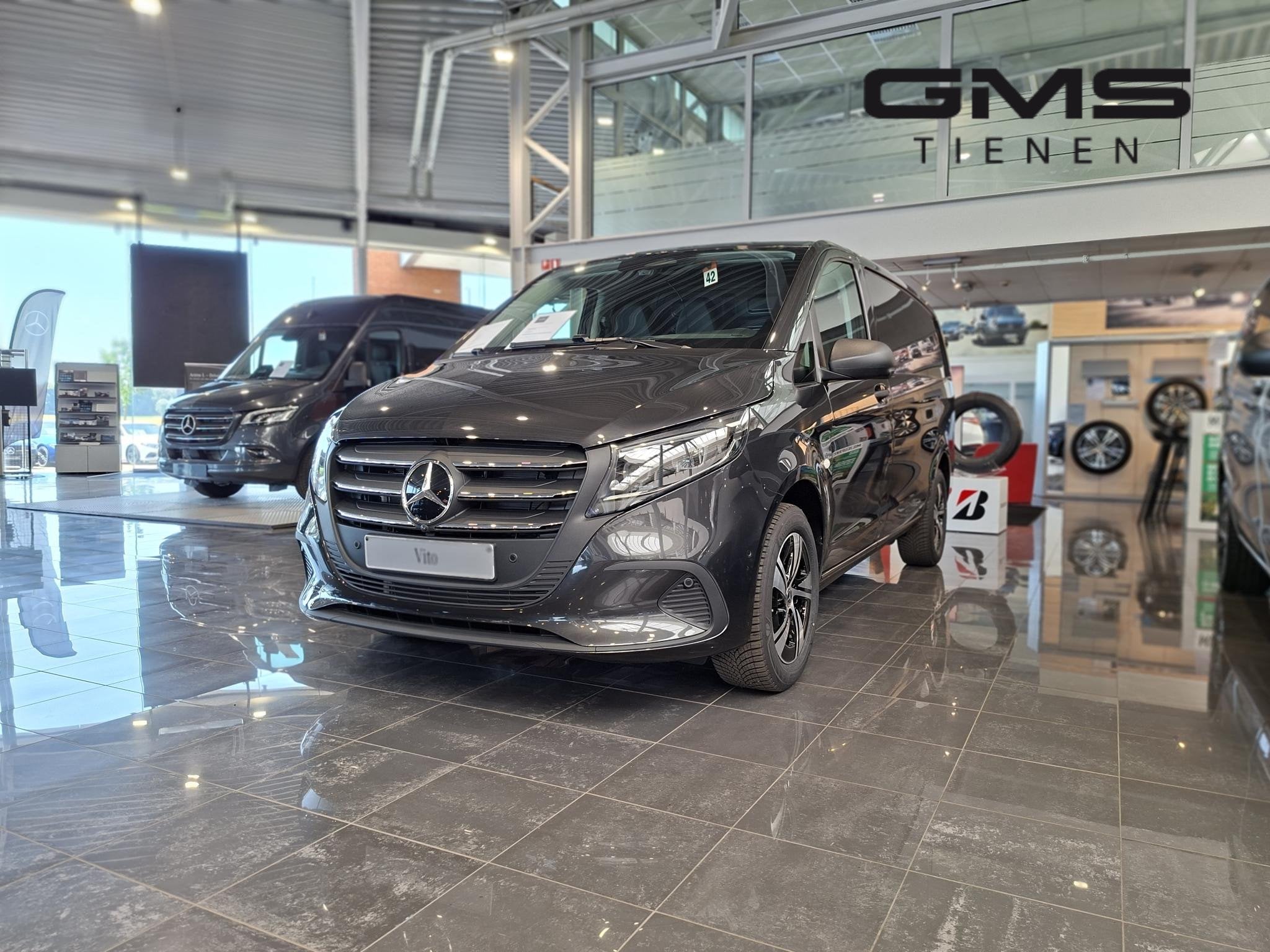 Mercedes-Benz Vito 116 CDI Select L2 /DISTRONIC PLUS/47.570+, Automaat, 4 deurs, Zwart, 4 cilinders