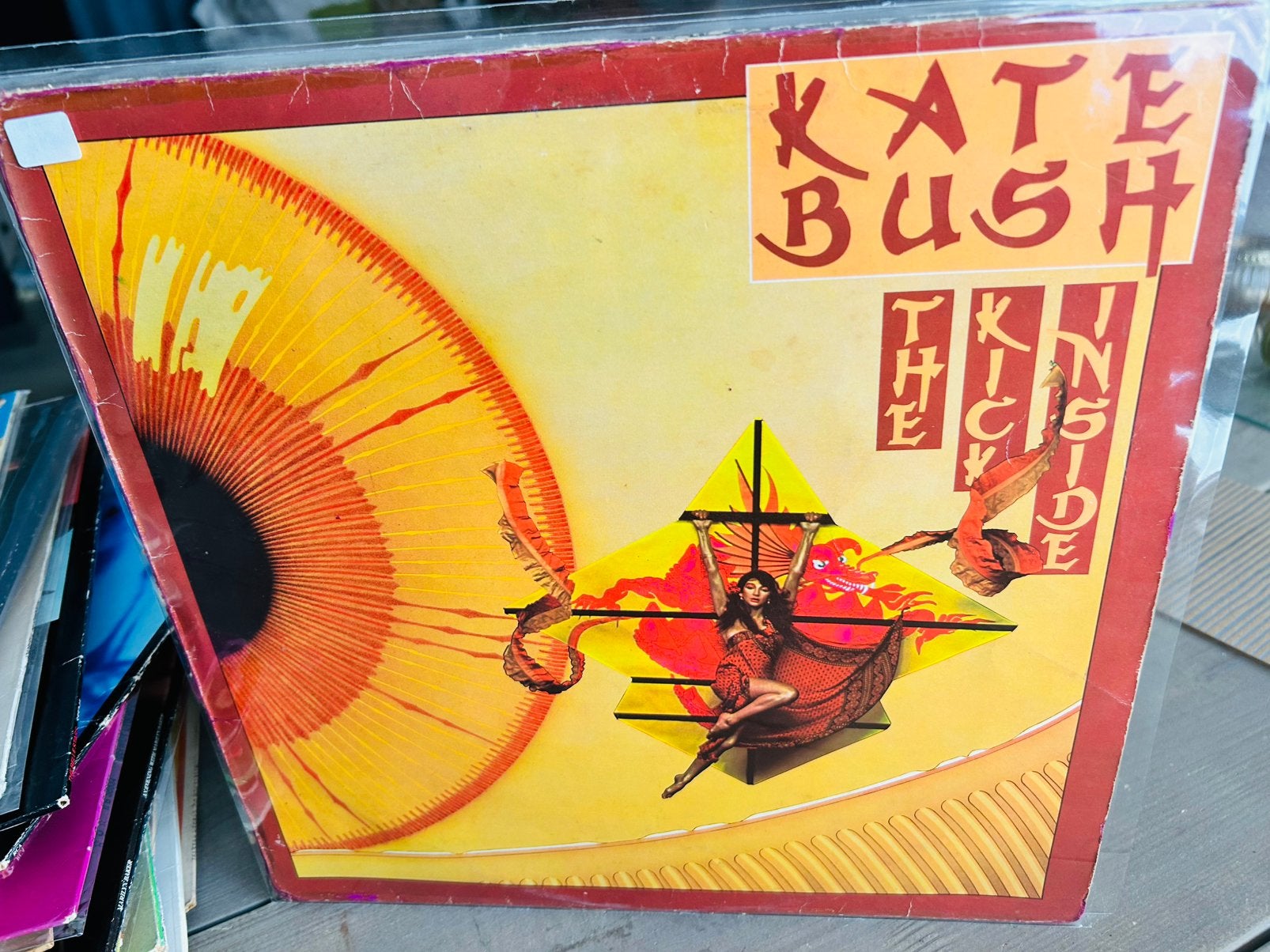 Kate Bush : The Kick inside, Enlèvement ou Envoi, Comme neuf