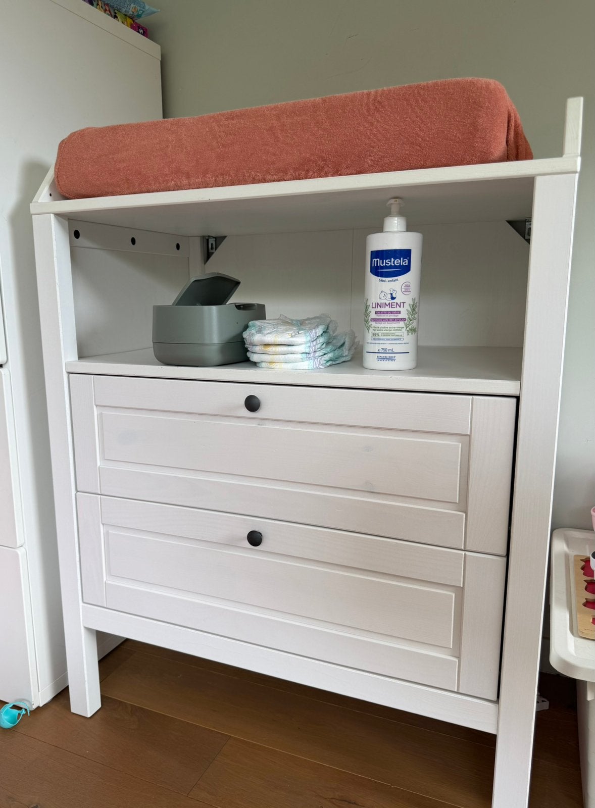 Witte commode met verschoonopzet – nette staat, Enfants & Bébés, Chambre d'enfant | Commodes & Armoires, Utilisé, Commode, Enlèvement