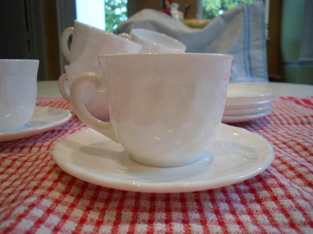 6 tasses avec sous tasses. Arcopal France. Neuves., Enlèvement, Neuf, Tasse(s) et/ou soucoupe(s)