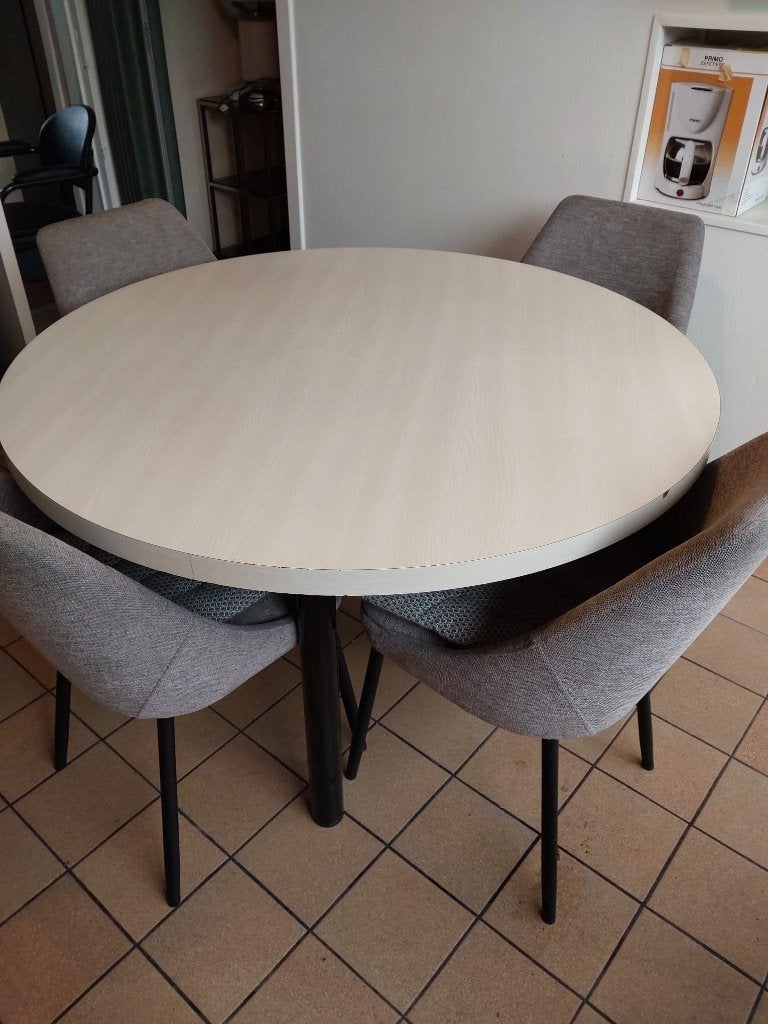 Keukentafel met 4 stoelen, Ophalen, Zo goed als nieuw
