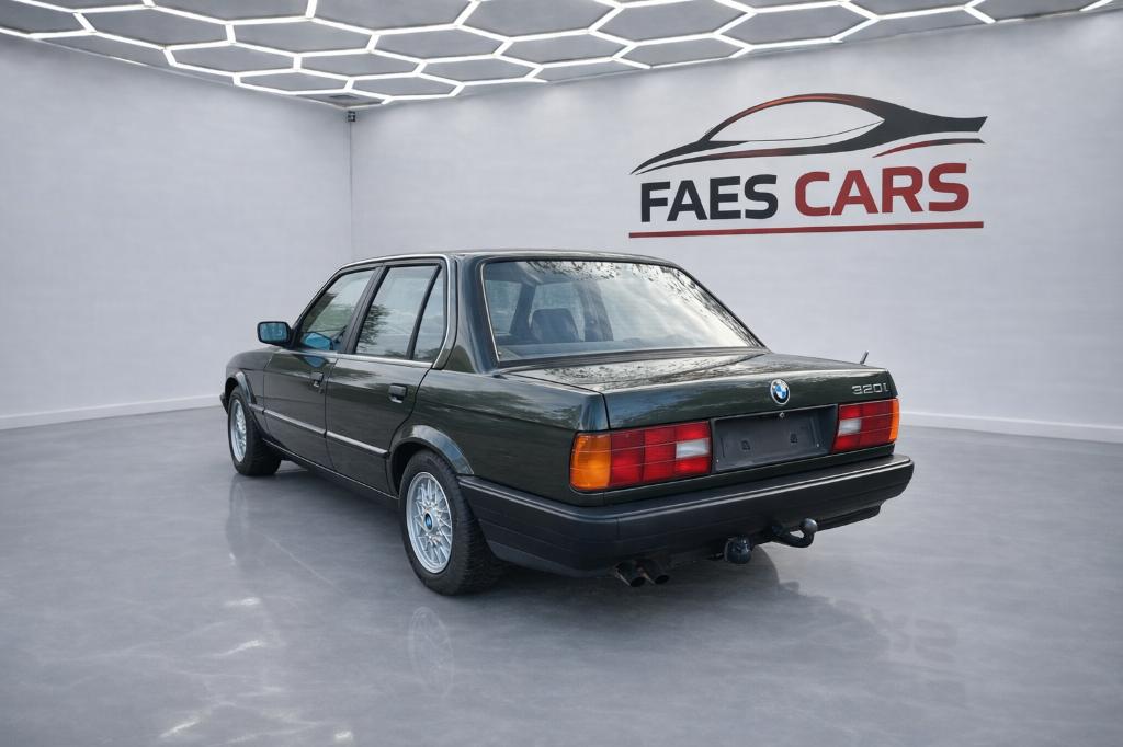 Bmw 320 4 deurs automaat model e30, Auto's, Automaat, 4 deurs, Grijs, 6 cilinders