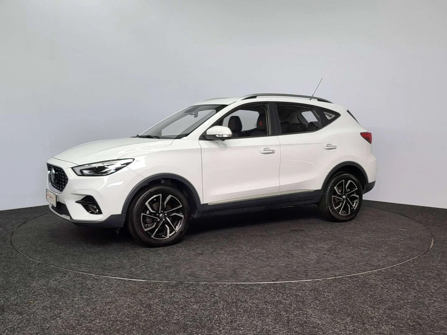 MG ZS 1.0 T-GDi Luxury | 2024 | Automaat | 42.698 km | Cam.3, Autos, MG, Cuir, Achat, Entreprise, Noir