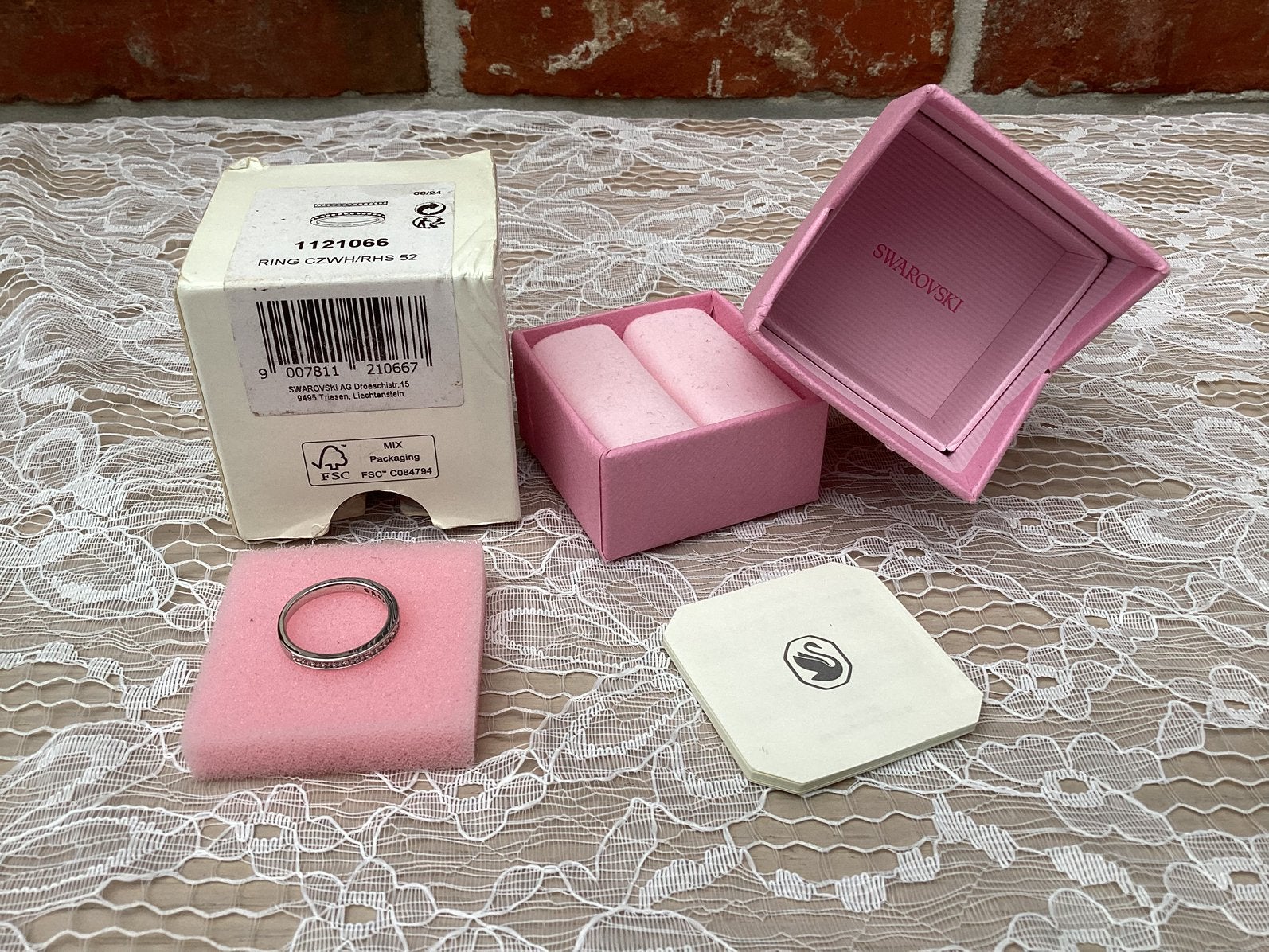 SWAROVSKI RING - NIEUW - WEG WEGENS TE KLEIN, Ophalen of Verzenden, Nieuw