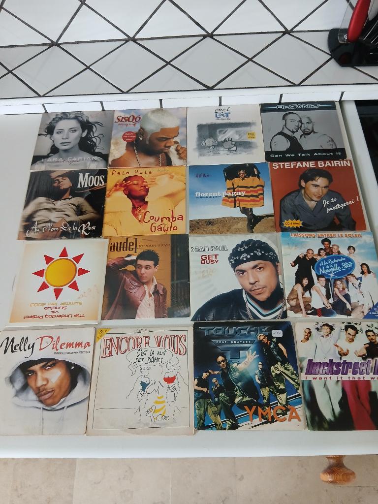 LOT CD MUSIQUE 68 GRANDS CD ET 64 PETIT CD, Cd's en Dvd's, Cd's | Wereldmuziek, Ophalen of Verzenden, Gebruikt, Overige soorten