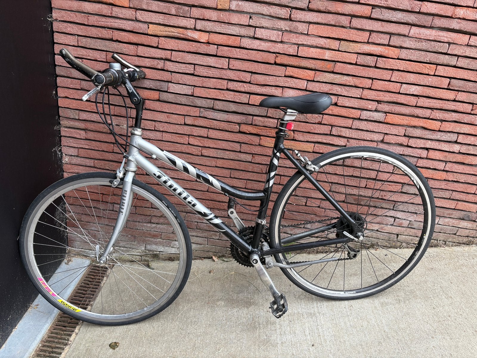 Instap koersfiets merk Finila, Gebruikt, 26 inch, Velgrem, Ophalen