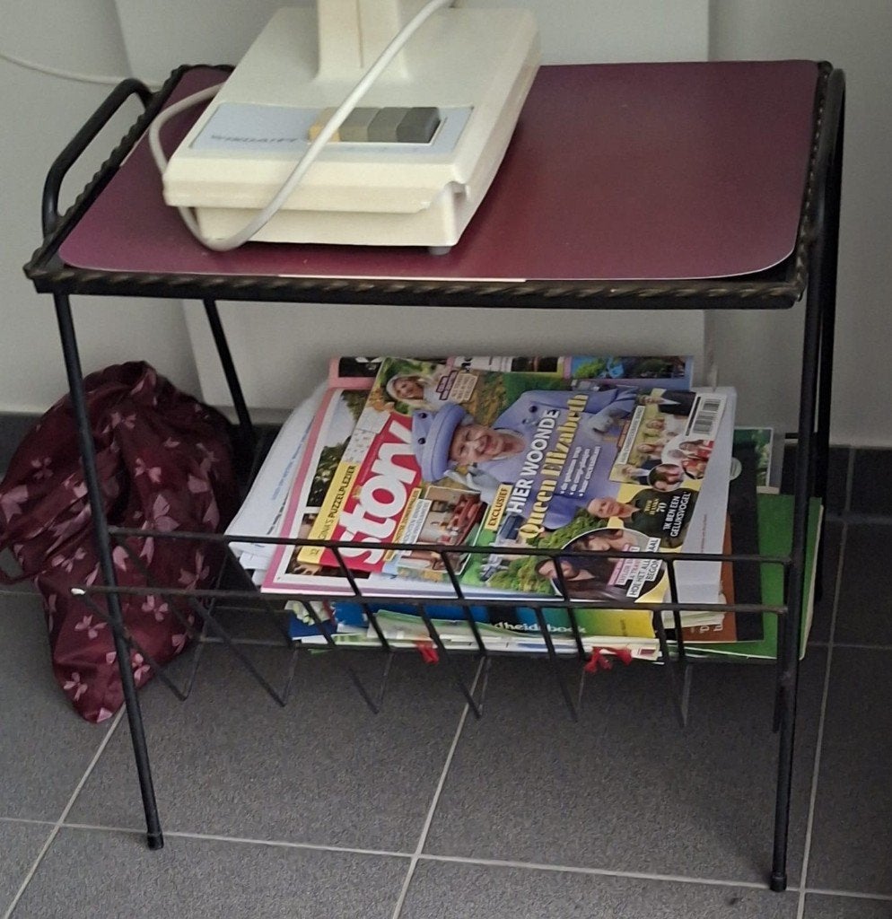 krantenbakje, Corbeille à journaux, Enlèvement, Utilisé