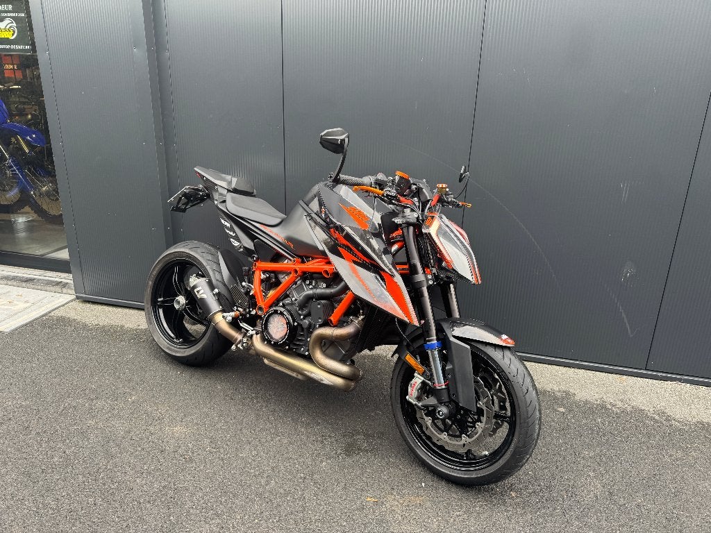 KTM - 1290 SUPER DUKE R EVO, Motoren, 2 cilinders, Occasion, Bedrijf, Meer dan 35 kW