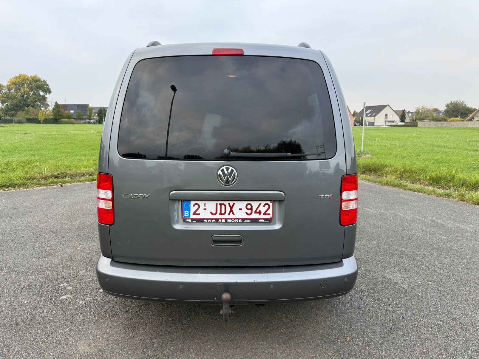 VW Caddy maxi 7zit 2013, Auto's, Voorwielaandrijving, Euro 5, Zwart, 4 cilinders