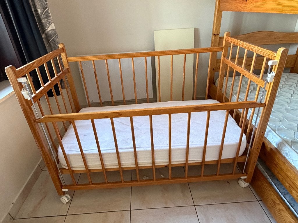 Kinderbed, Kinderen en Baby's, Kinderkamer | Bedden, Ophalen, Gebruikt, Minder dan 140 cm, Matras