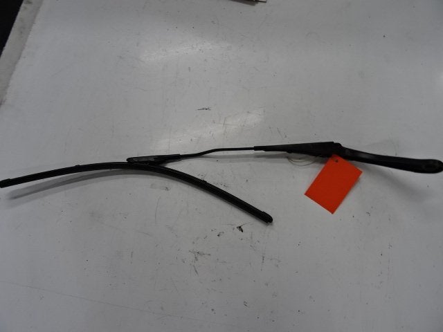 BRAS ESSUIE GLACE AVANT GAUCHE BMW 1 serie (F21), Utilisé, BMW, Petuelring 130
80809  München, DE, Bayerische Motoren Werke AG