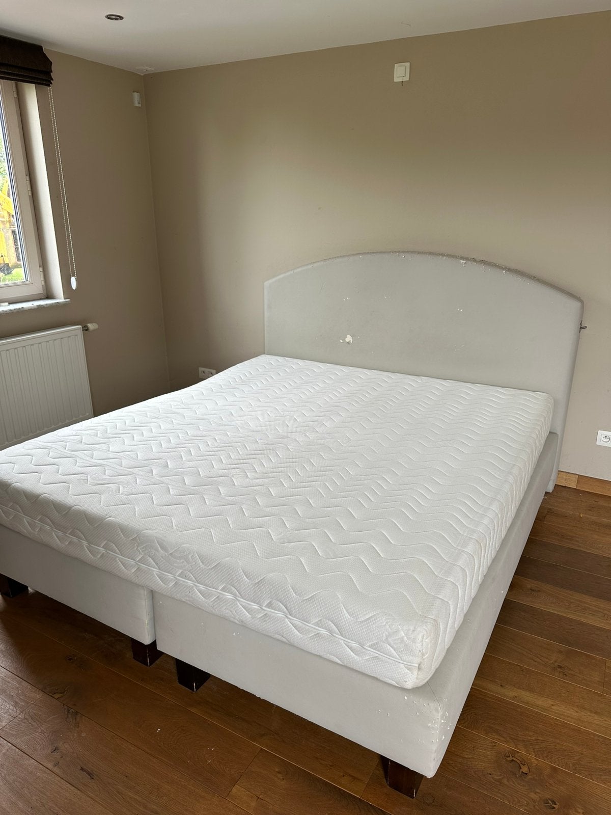 GRATIS tweepersoonsbed met harde matras – opknapper, Ophalen, Gebruikt, Tweepersoons