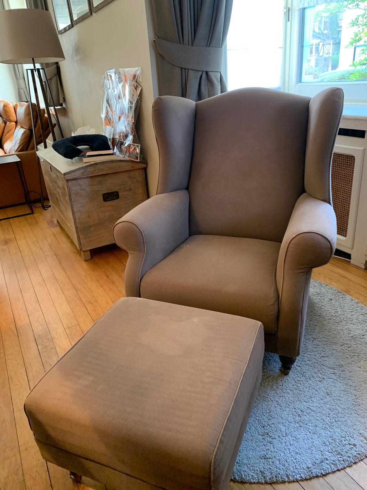 Fauteuil- taupekleur- met pouf, Huis en Inrichting, Ophalen, Gebruikt, Landelijk