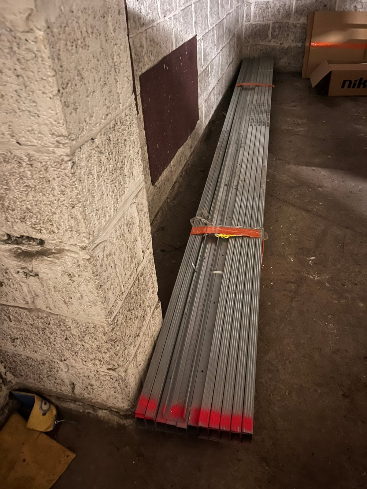 Metal studs en toebehoren, Ophalen, Nieuw, 250 mm of meer