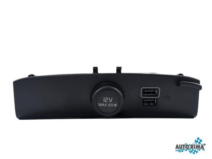 Prise 12 Volts d'un Volvo XC40, Autos : Pièces & Accessoires, Électronique & Câbles, Volvo, Utilisé, 3 mois de garantie, Enlèvement ou Envoi