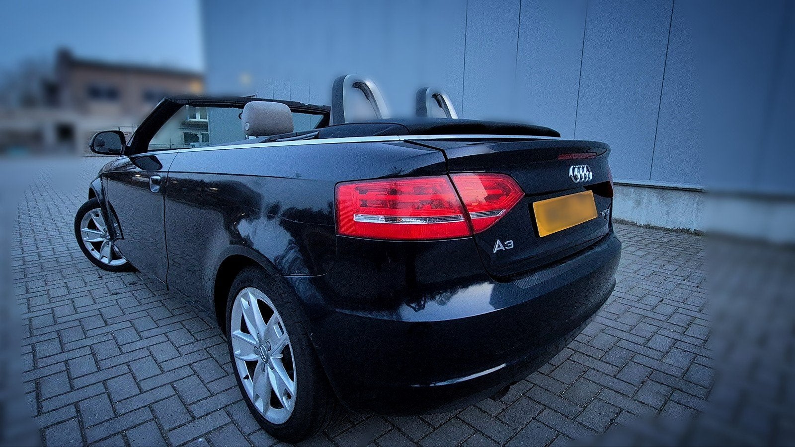 Audi A3 Cabrio 1.6 TDi Ambiente RHD, Autos, Achat, Beige, Cabriolet, Boîte manuelle
