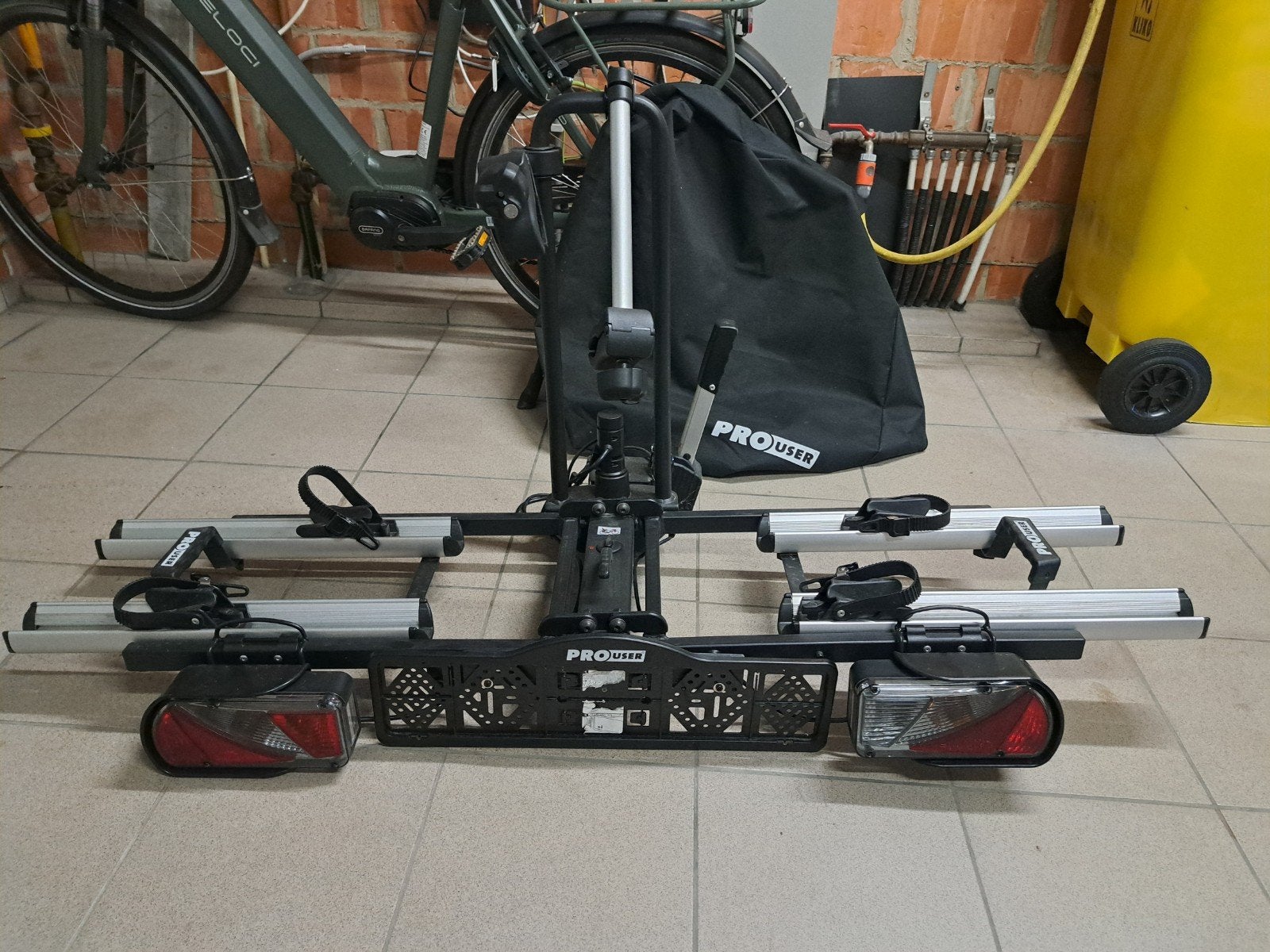 fietsenrek voor trekhaak, Ophalen, Zo goed als nieuw, 2 fietsen, Trekhaakdrager